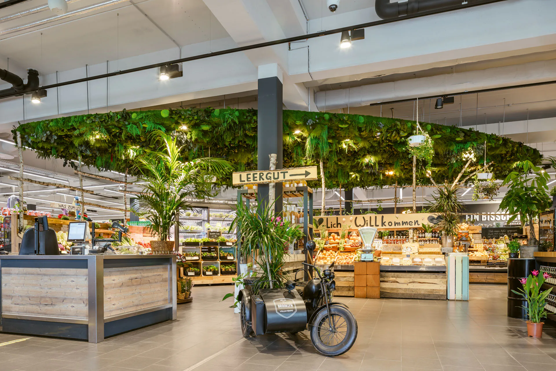 Hanging Garden Markt Einzelhandel Grüne Decke — Deckenbegrünung von MOOSMOOS